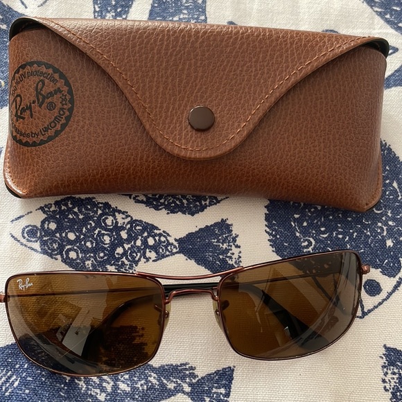Authentic Rayban brown shades - Picture 2 of 4